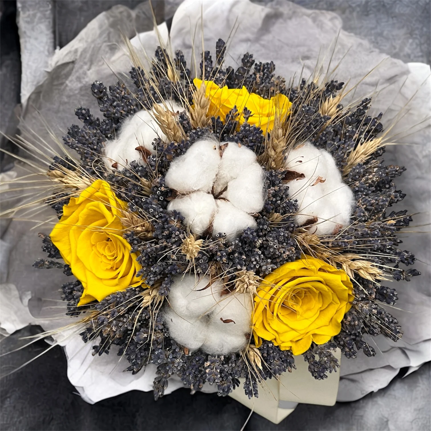 Buchet Trandafiri Criogenati Galbeni, Bumbac, Lavanda si Spice de Grau