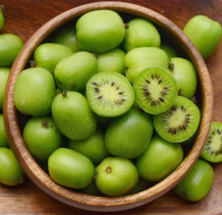 Kiwi – Actinidia arguta 'Issai’ (mini-Kiwi)
