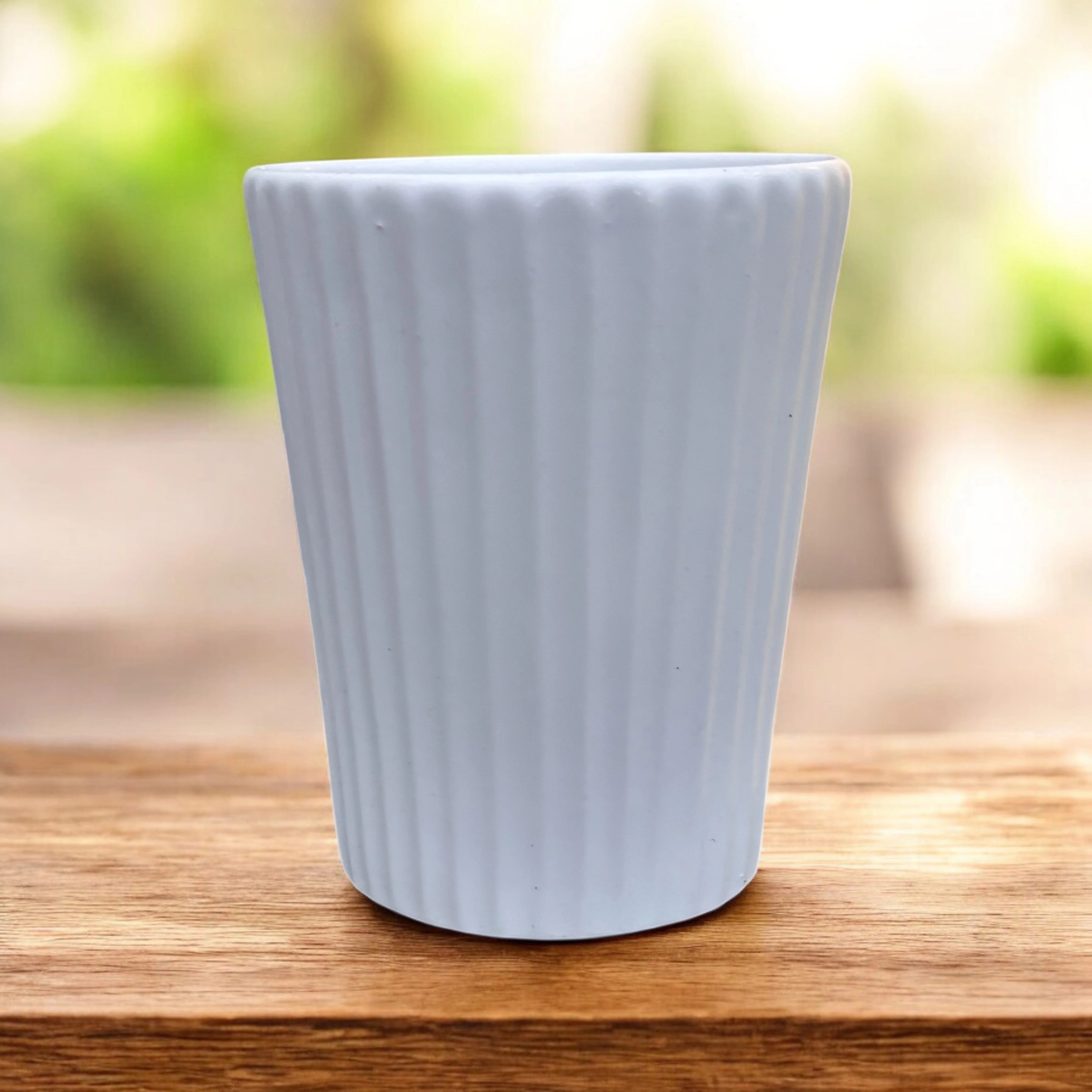 Ghiveci ceramic decorativ alb – model vertical D8