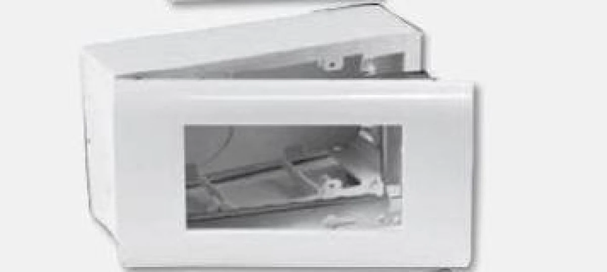 Obudowa natynkowa 4‑modułowa do osprzętu w standardzie 45x45mm (zawiera SUP metalowy i RAM) OBUK‑4/M